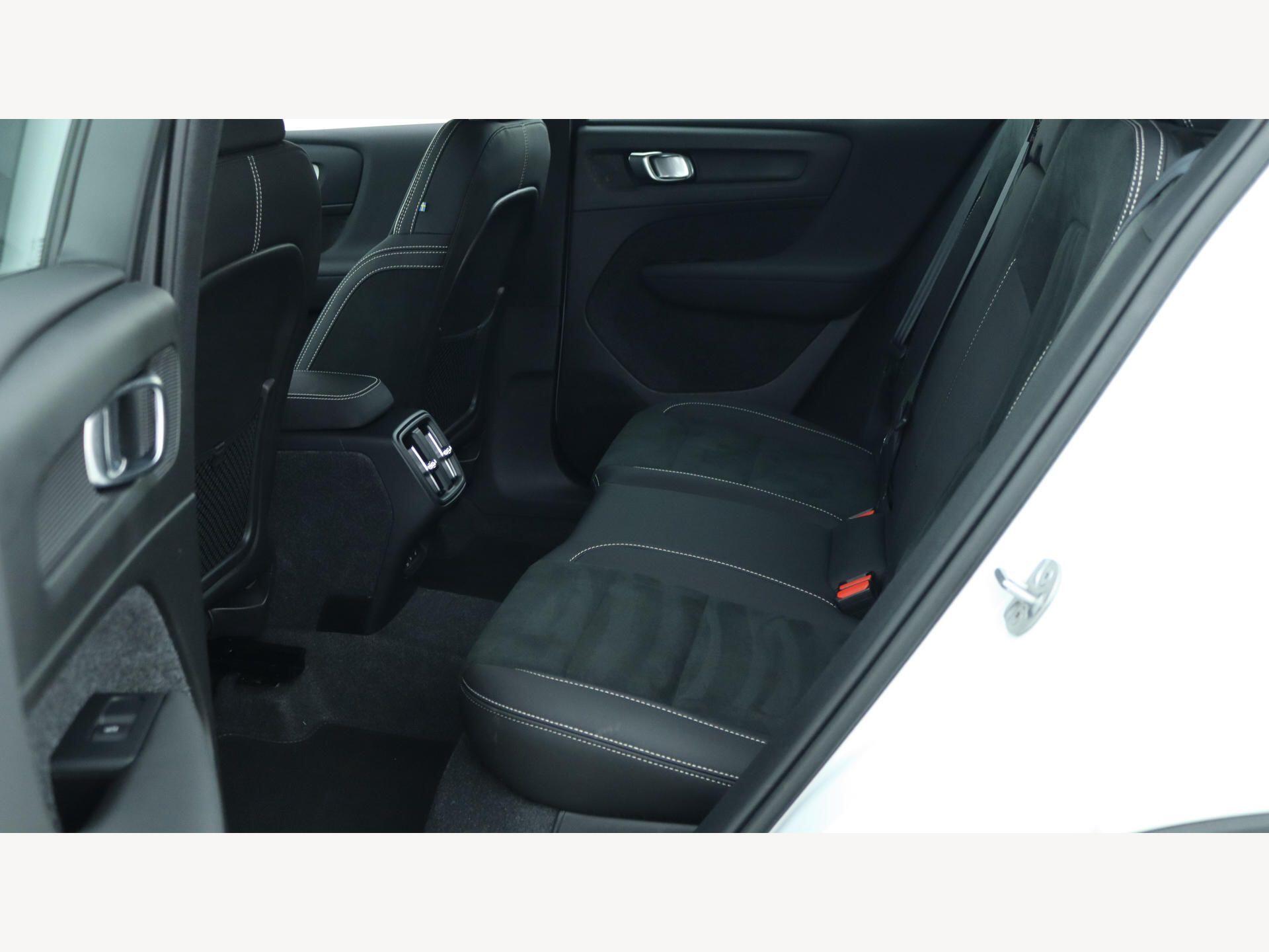 Volvo XC40 view 30