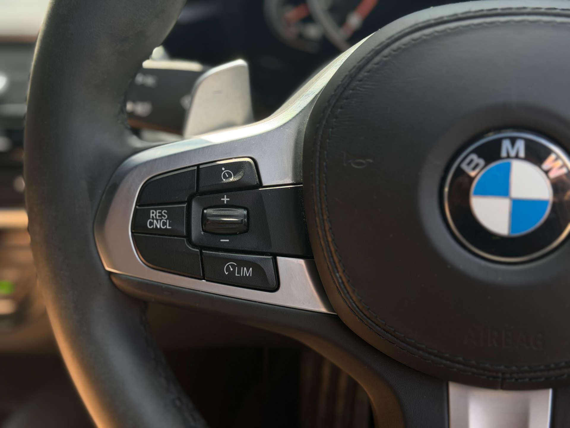 BMW 5 Series view 21