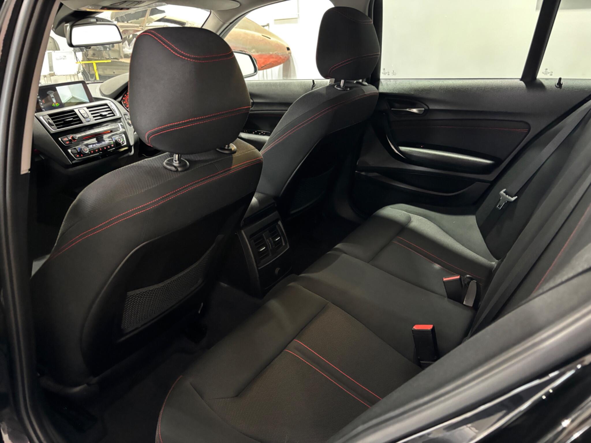 BMW 1 Series view 14