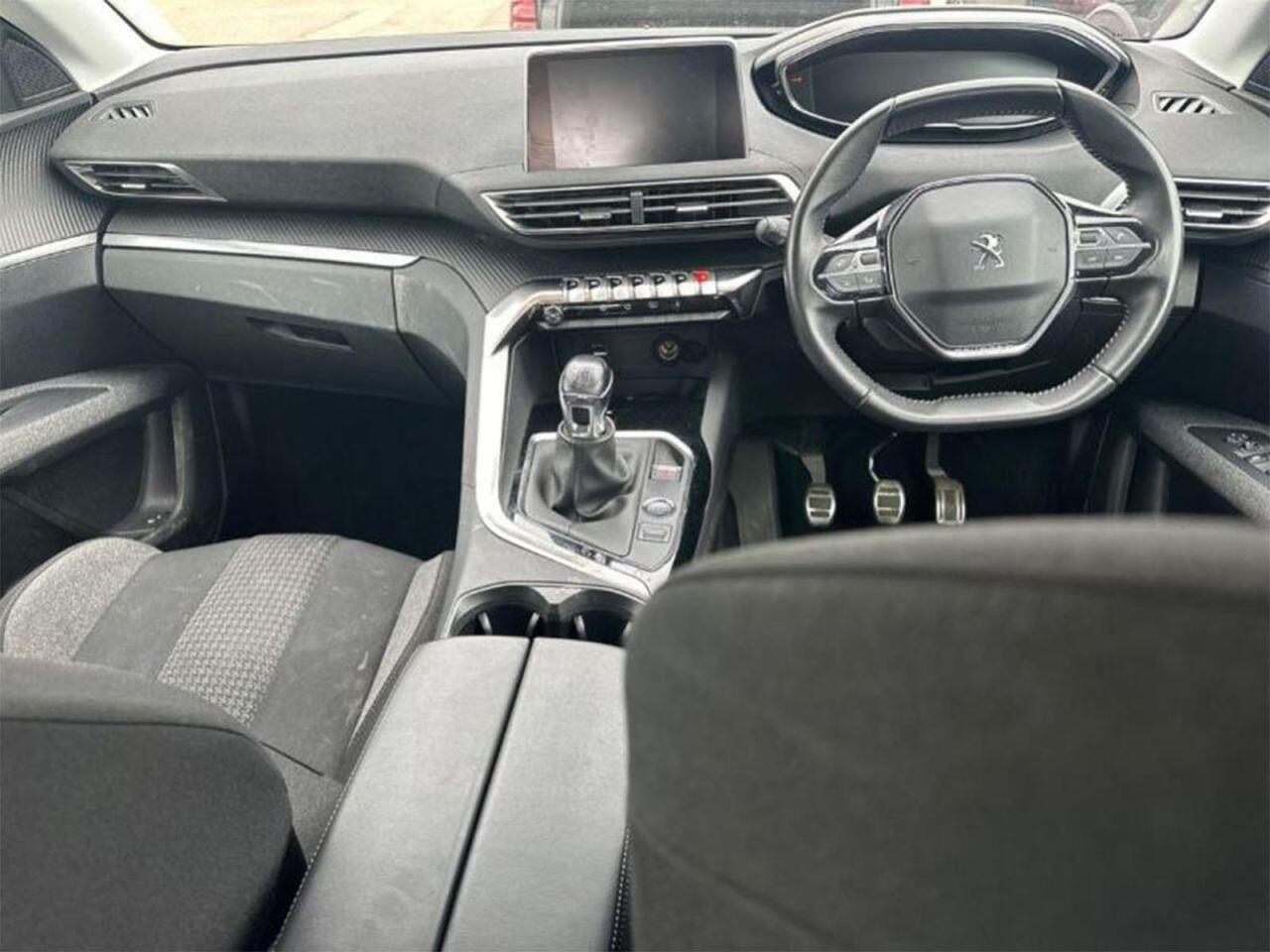 Peugeot 5008 view 5