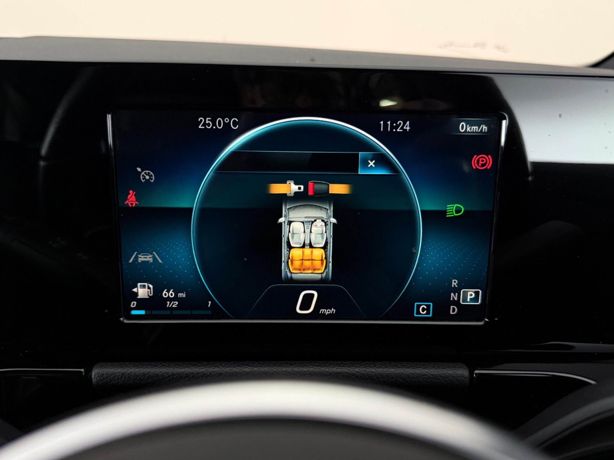Mercedes-Benz Gla view 16