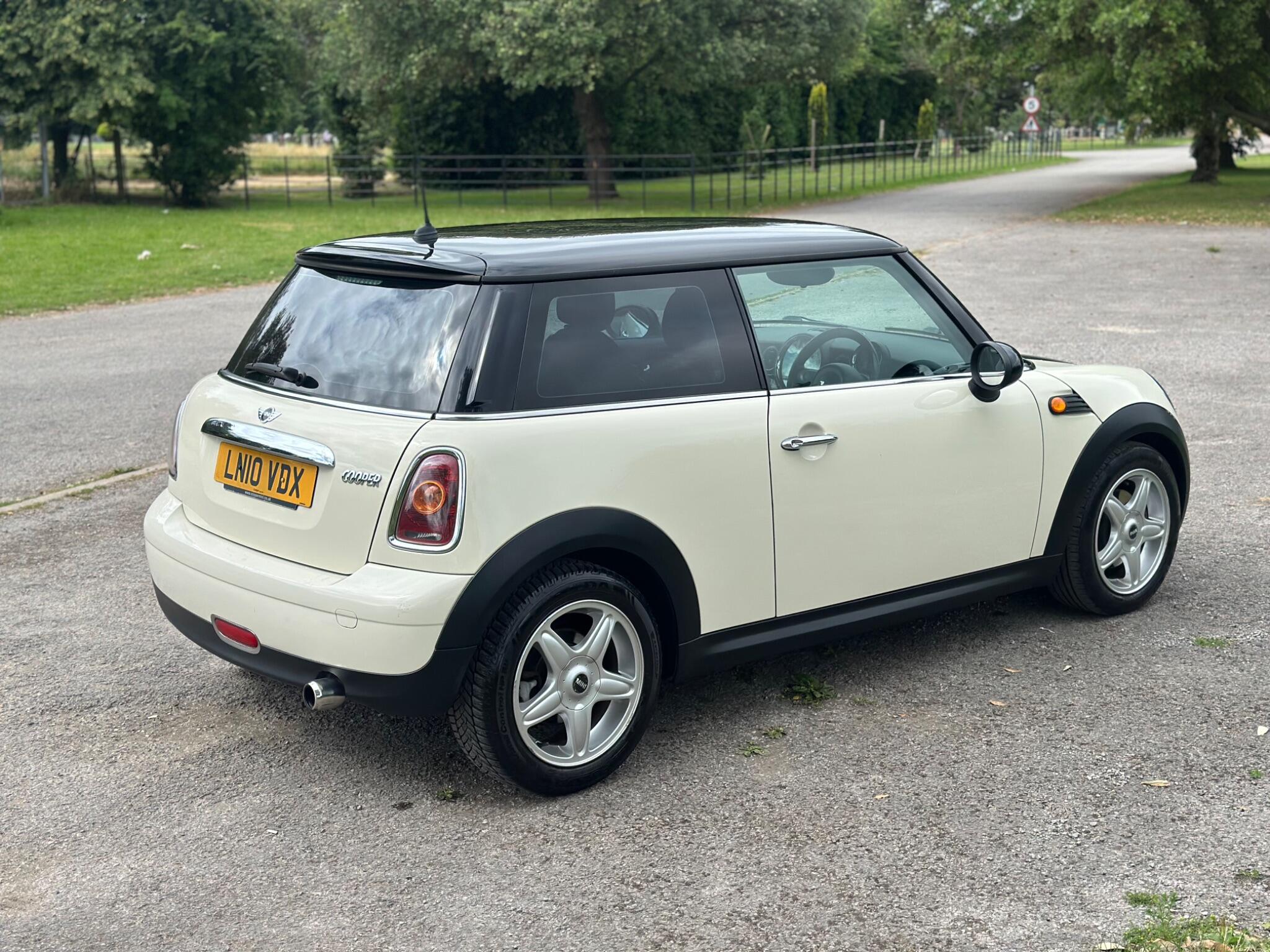 Mini Hatch view 28