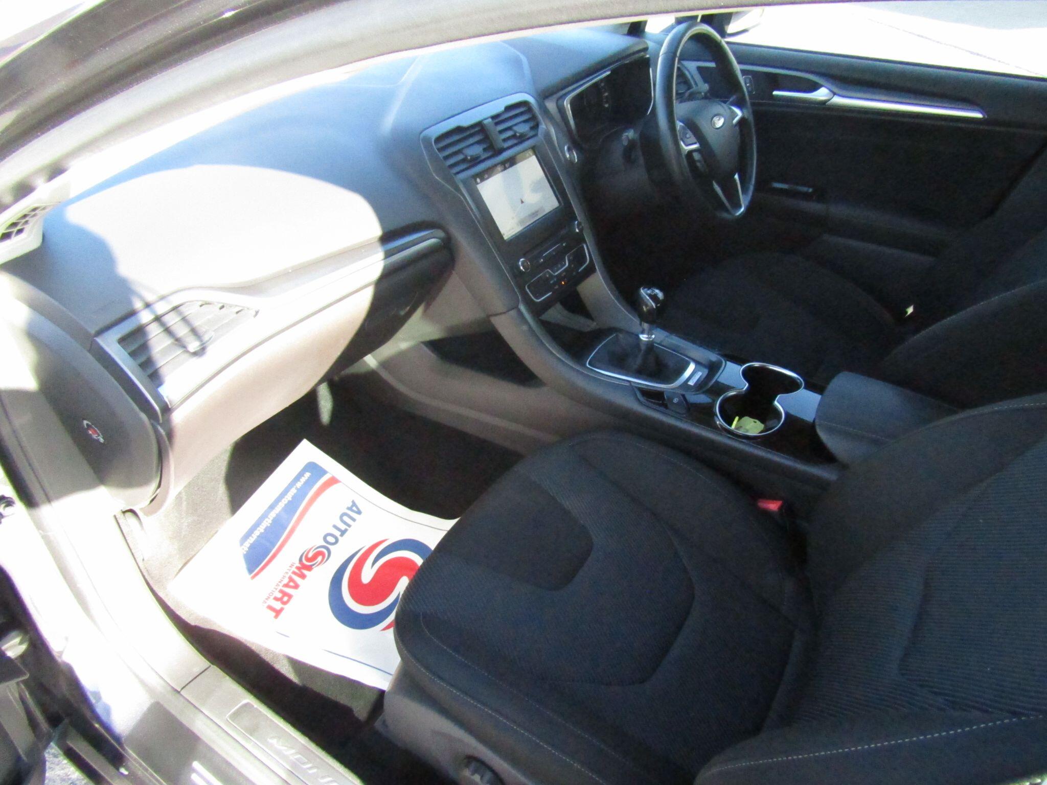 Ford Mondeo view 14