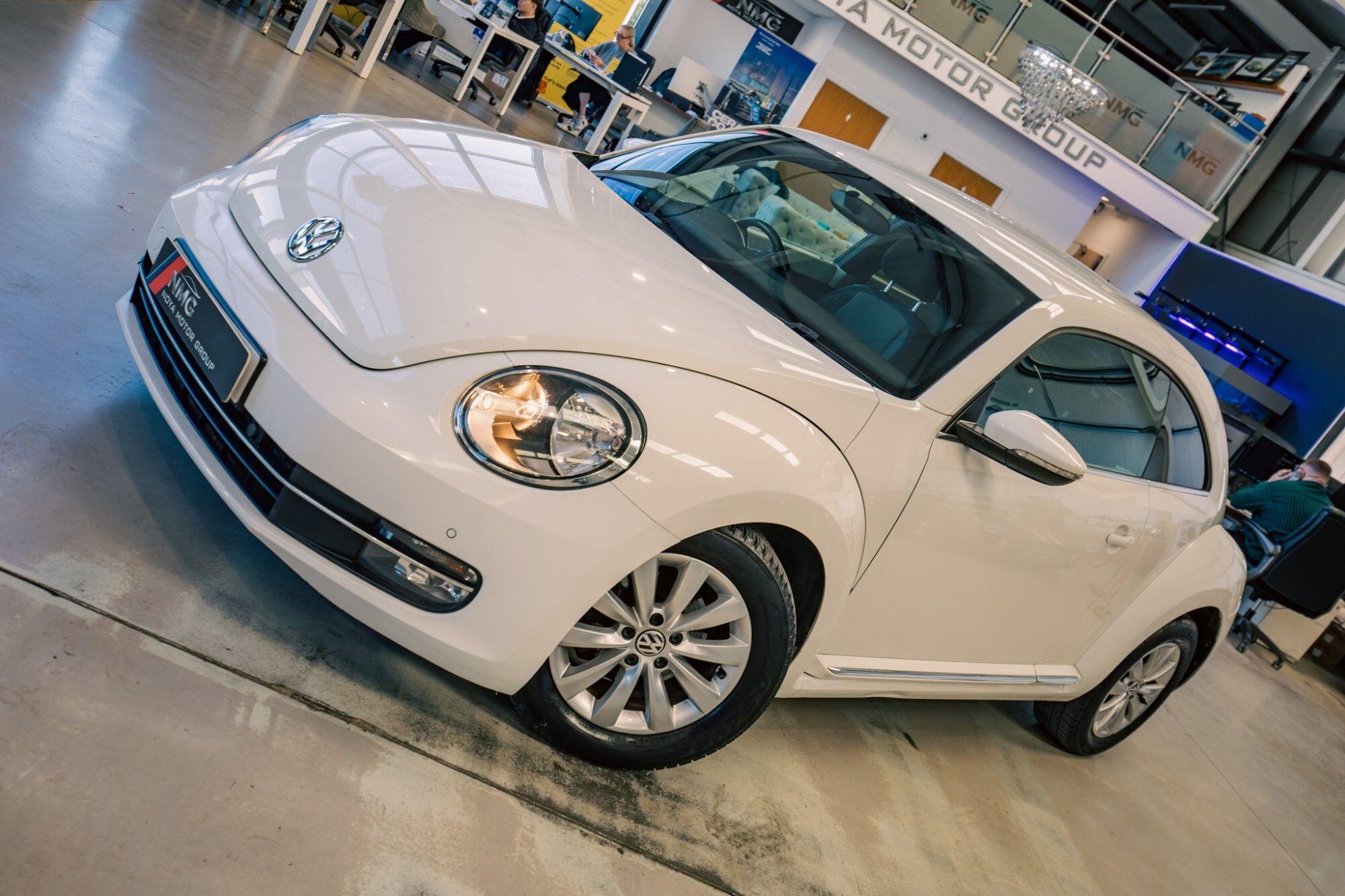 Volkswagen Beetle view 4