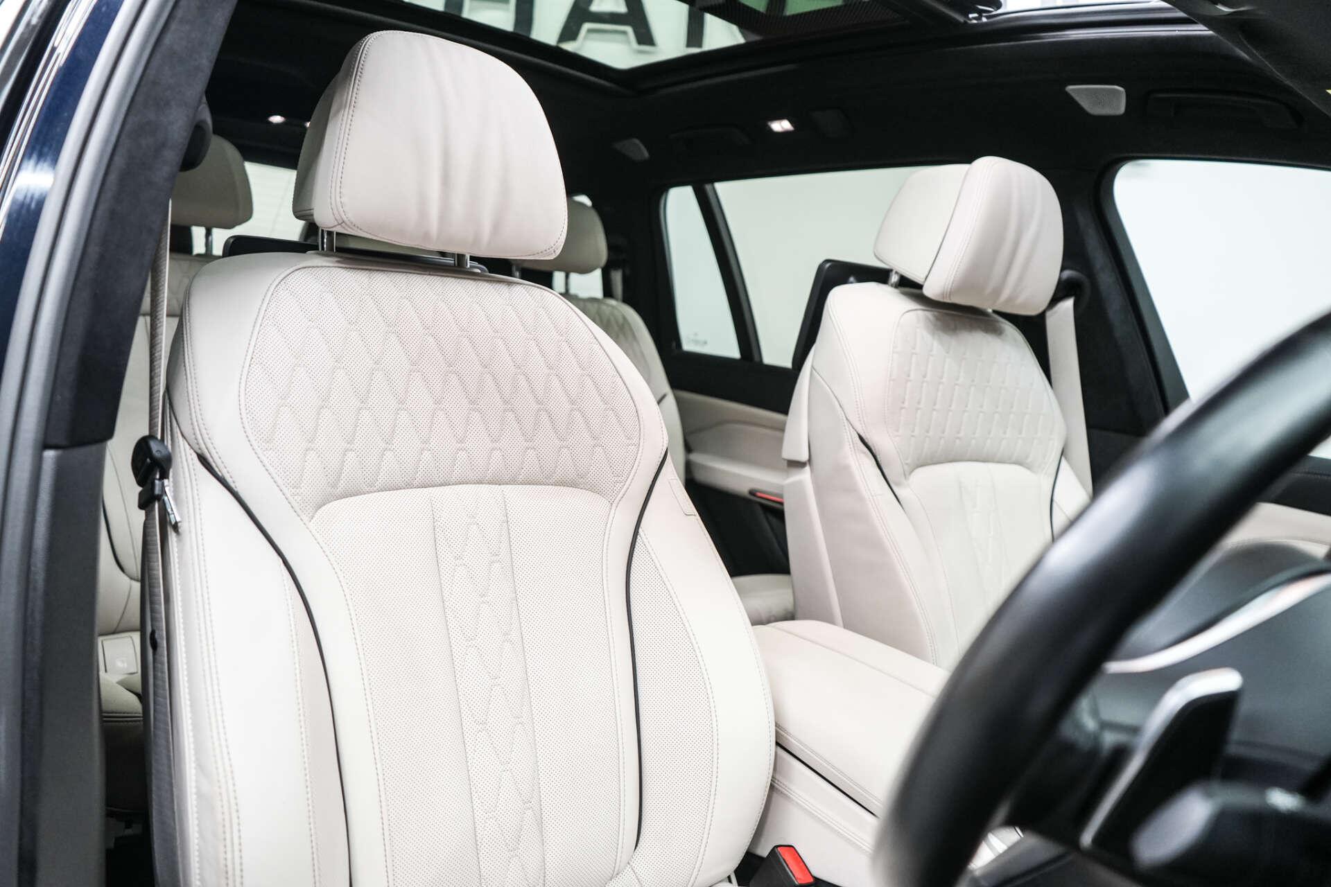 BMW X7 view 14