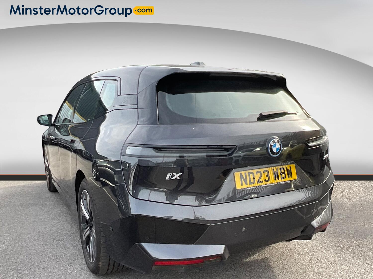 BMW Ix view 4