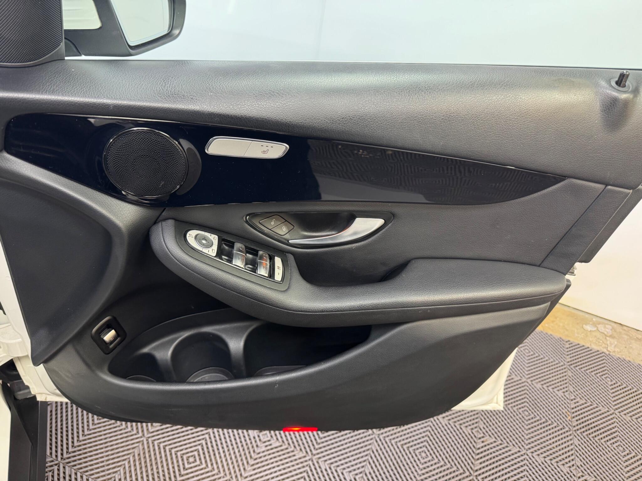 Mercedes-Benz GLC view 31
