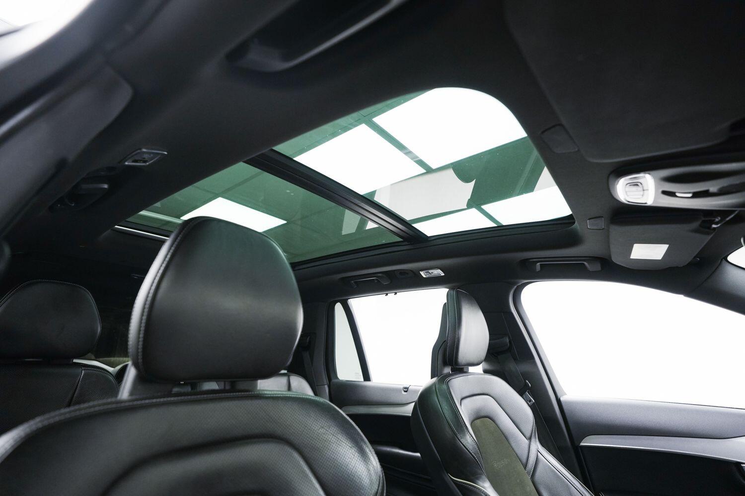 Volvo XC90 view 10