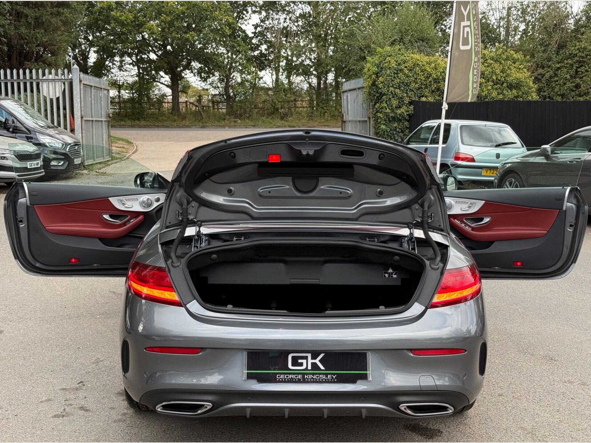 Mercedes-Benz C-Class view 24
