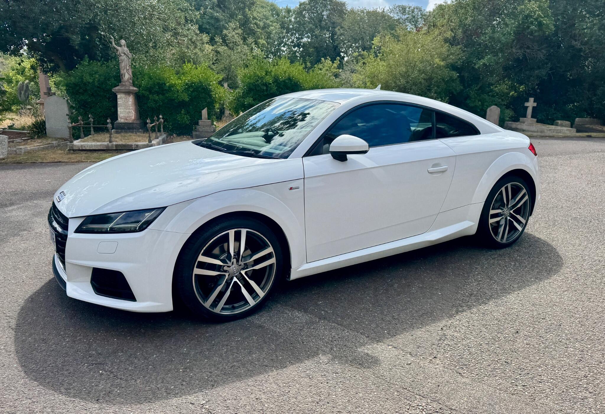 Audi TT view 3
