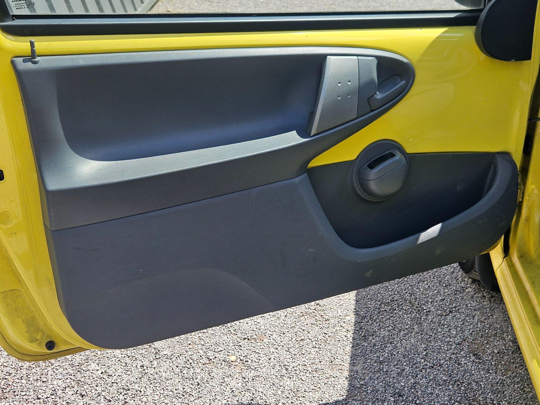 2005 Peugeot 107 image 20