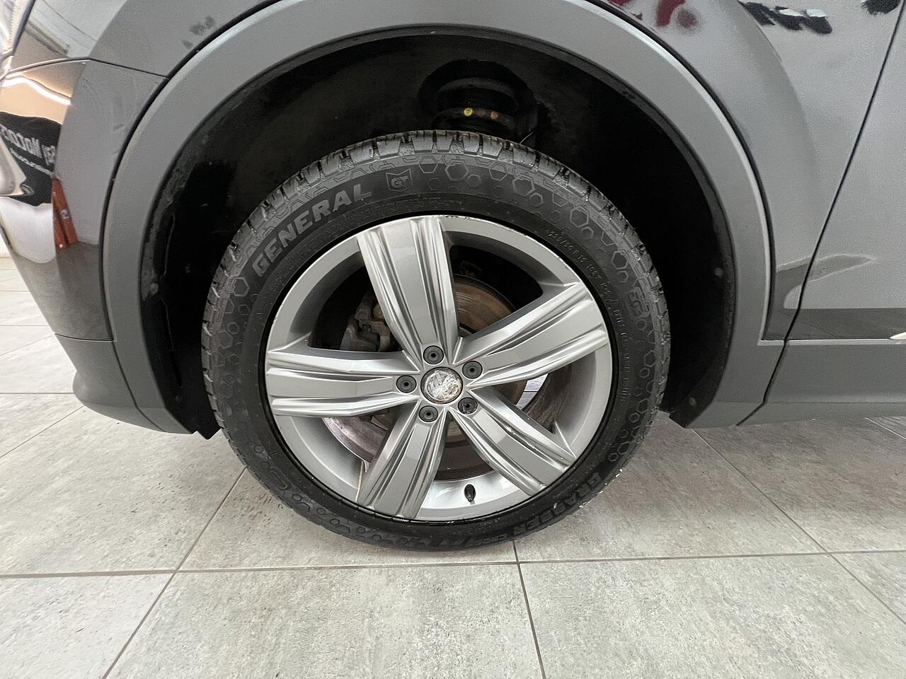 Volkswagen Tiguan view 19