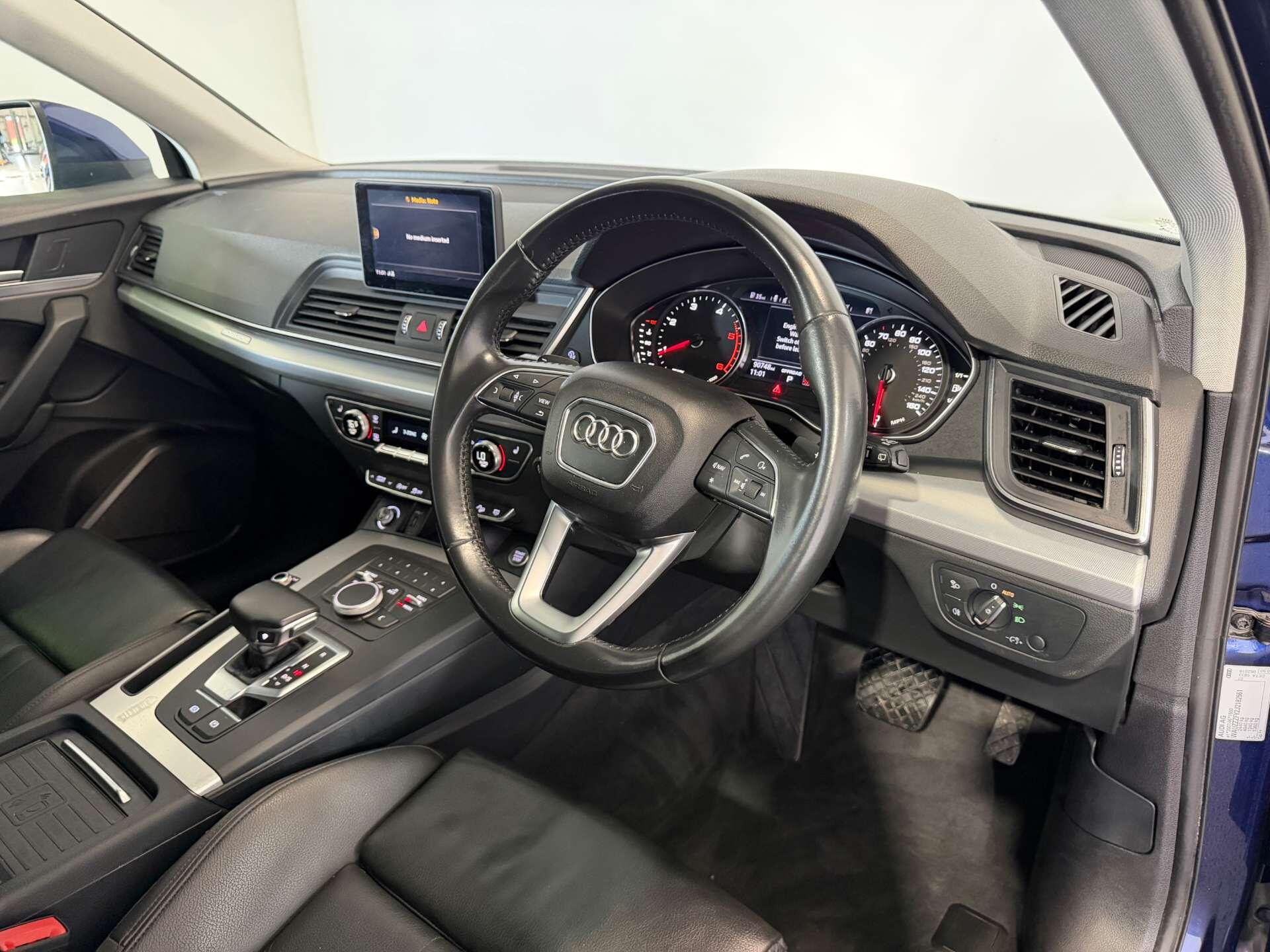 Audi Q5 view 7