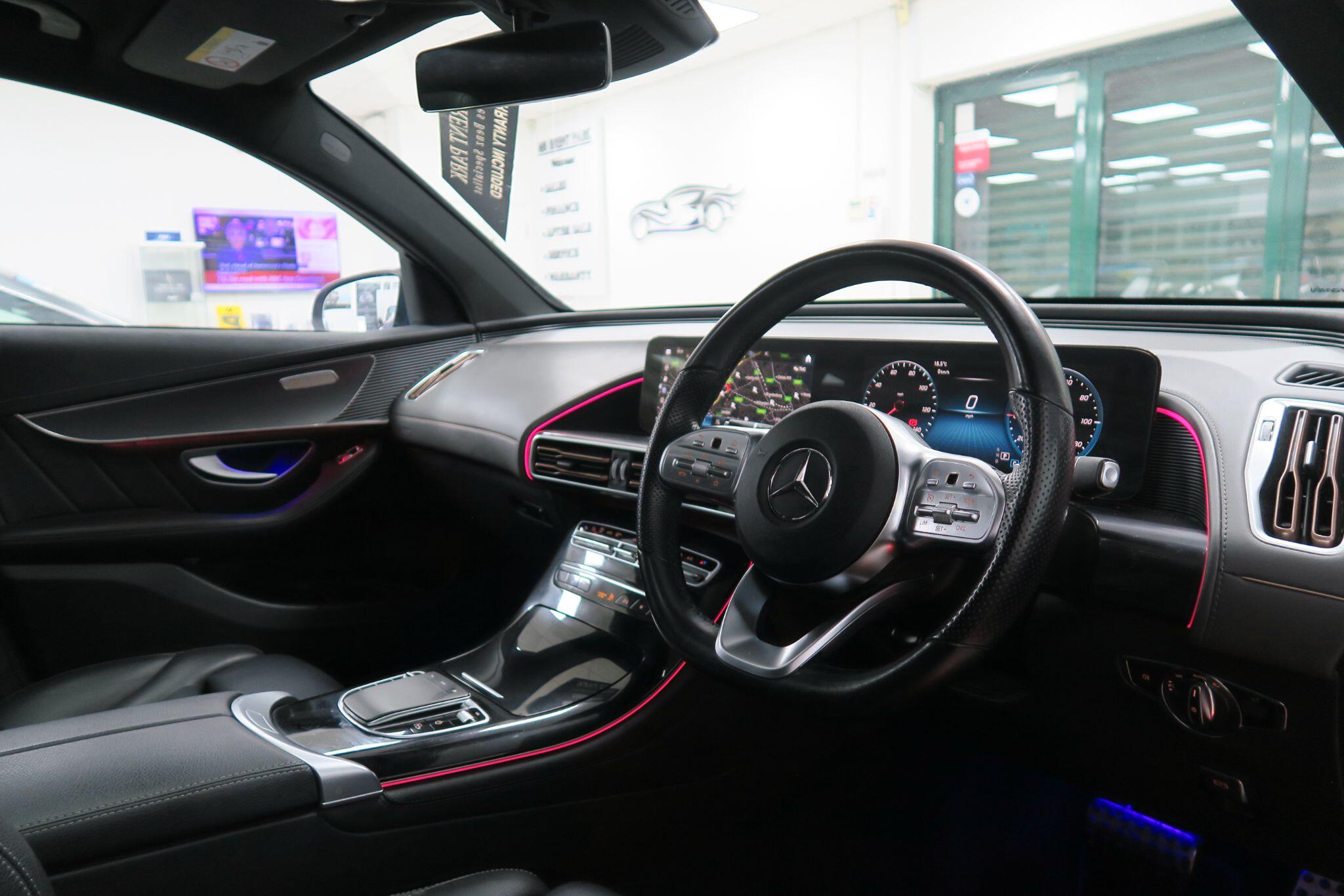 Mercedes-Benz EQC view 11