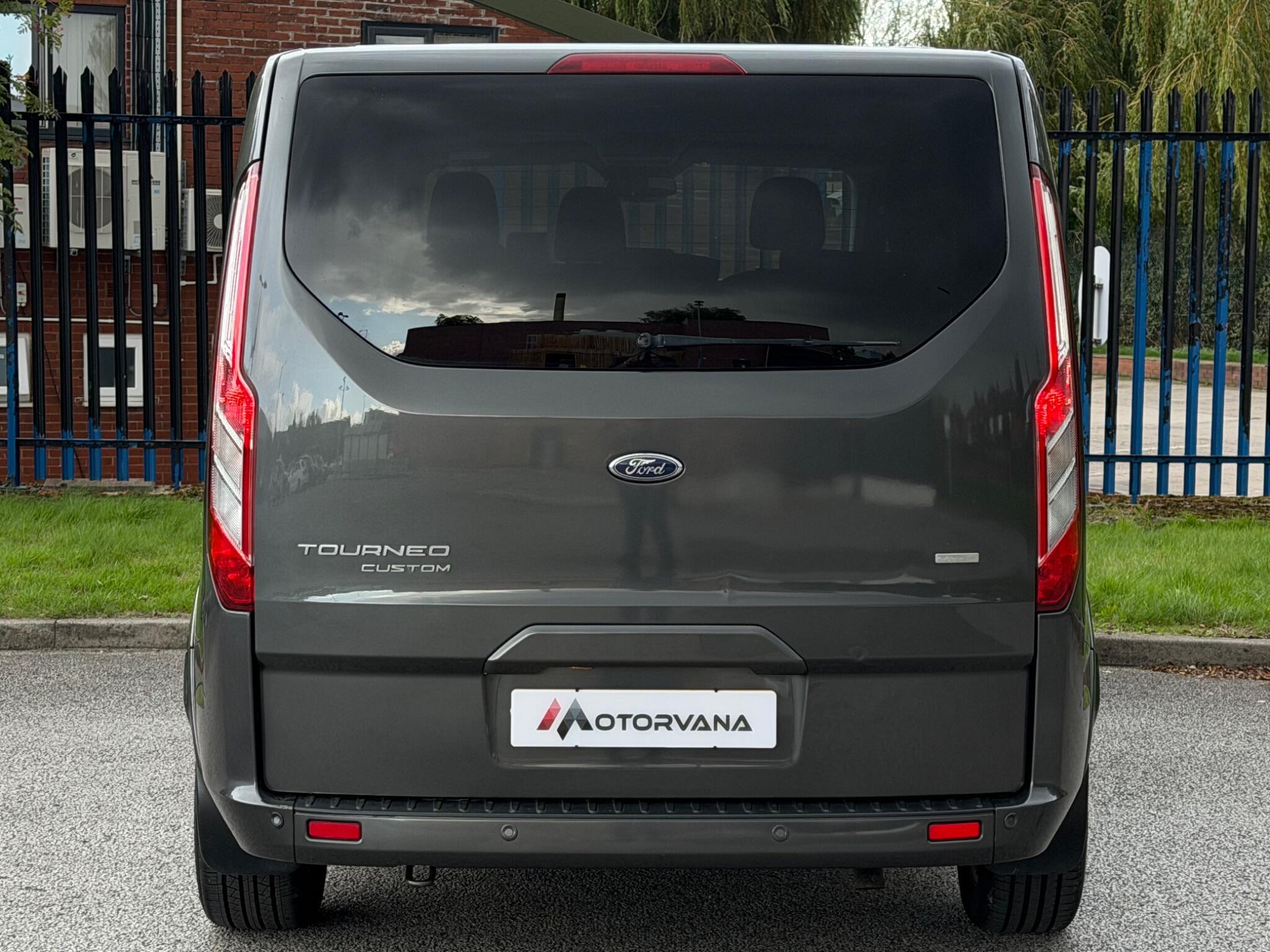Ford Tourneo Custom view 12