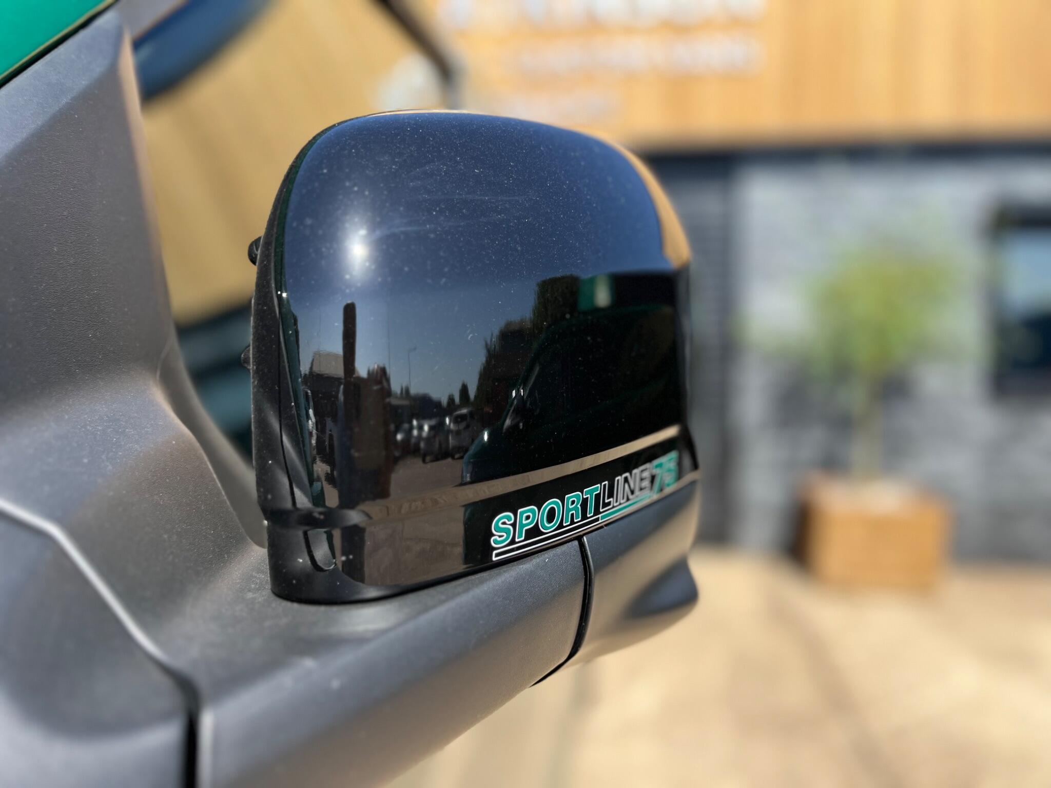 Volkswagen Transporter view 6
