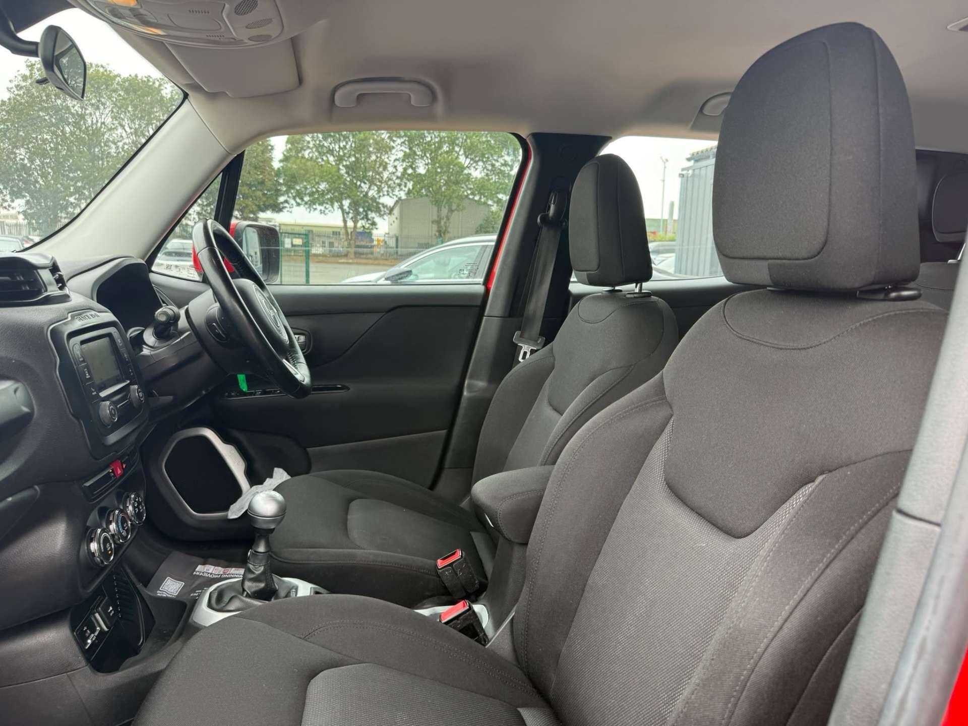 Jeep Renegade view 29