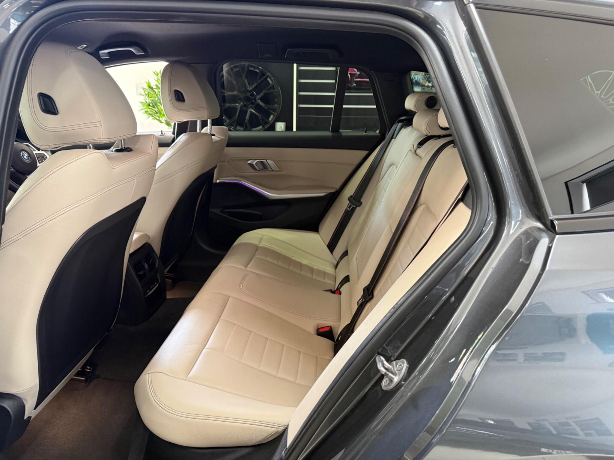 BMW 3 Series view 6