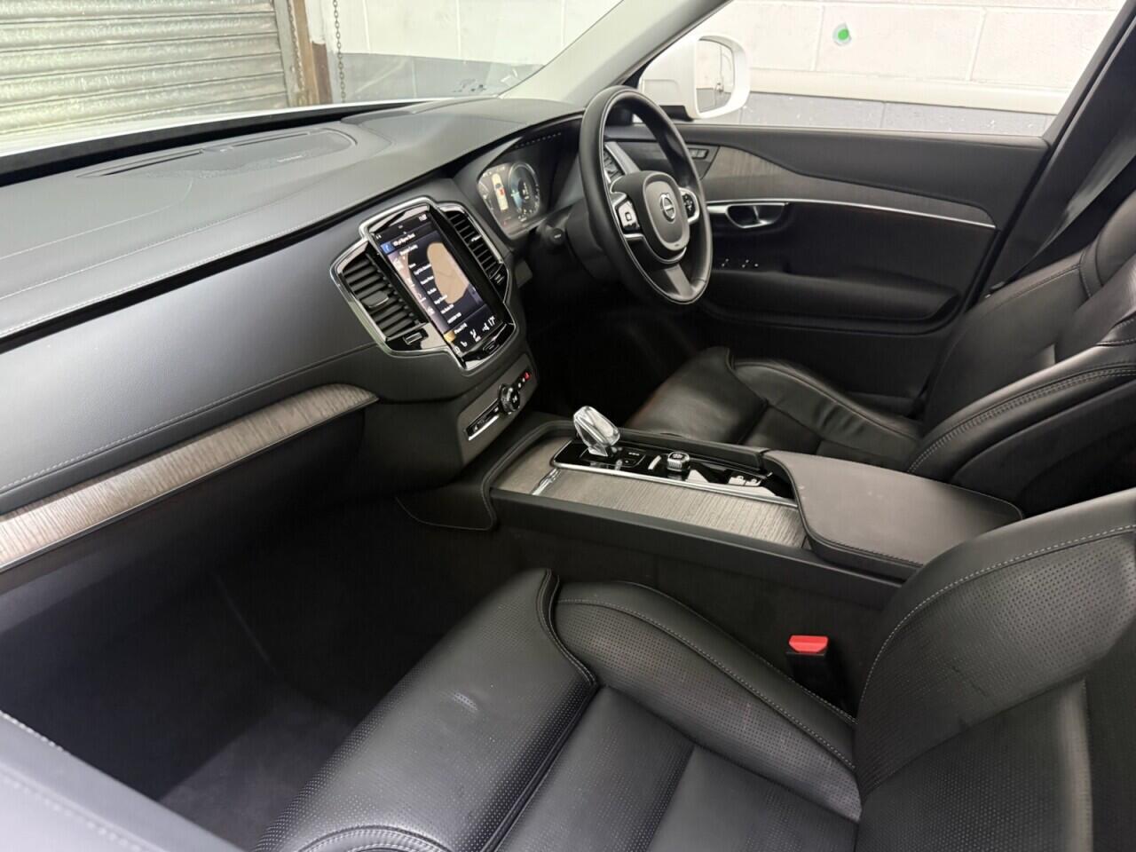 Volvo XC90 view 19