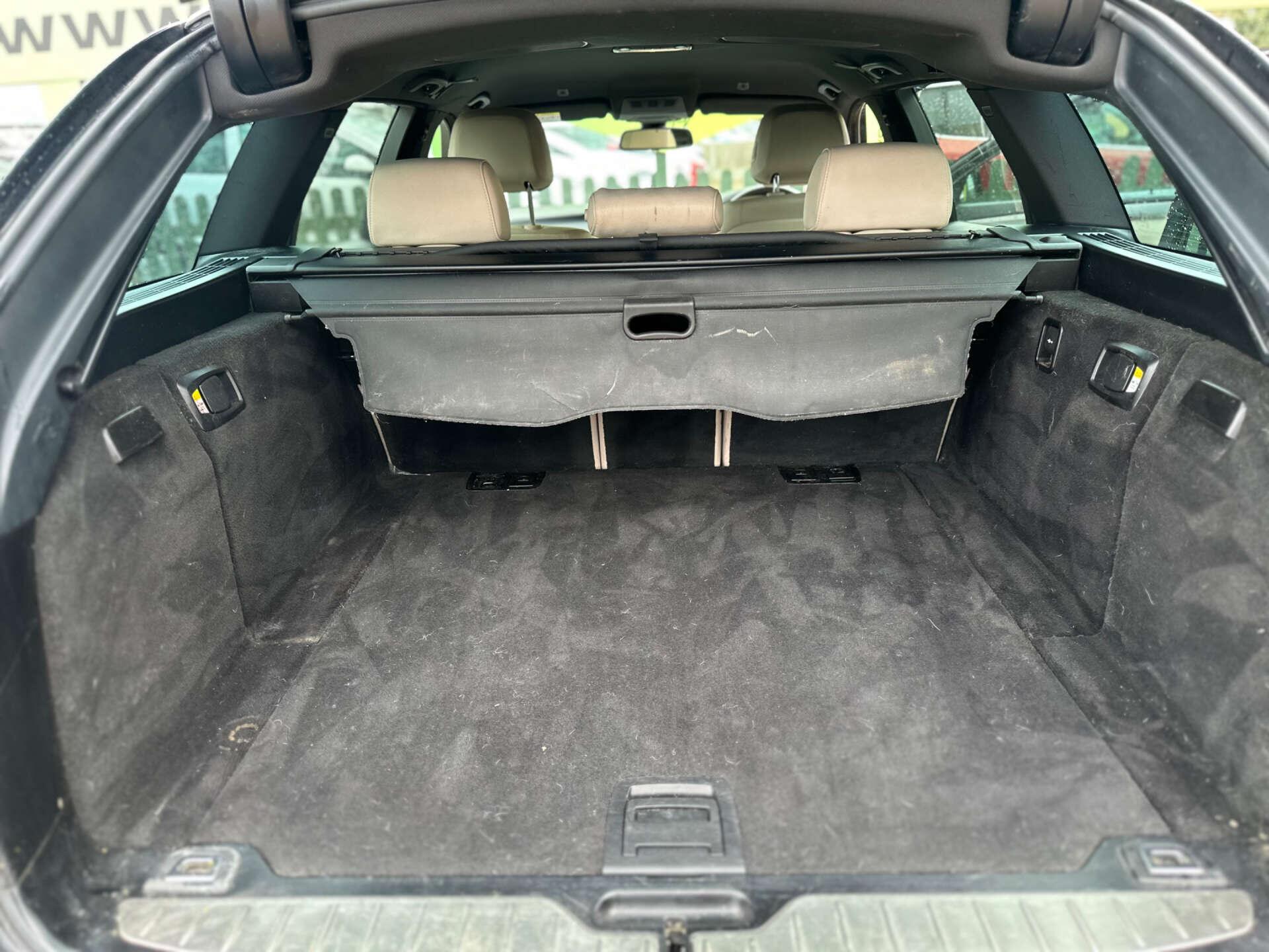 BMW 5 Series view 11