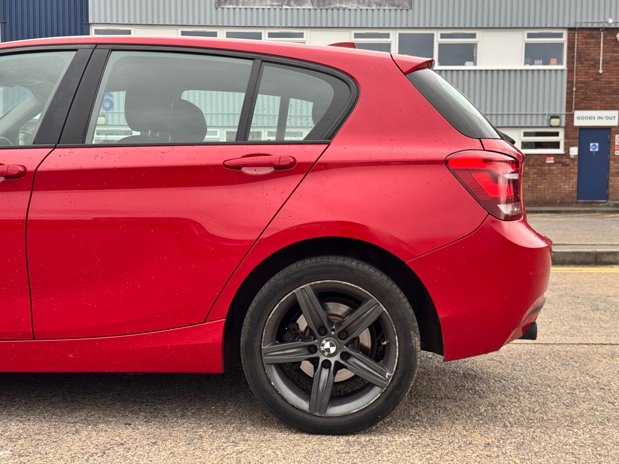 BMW 1 Series view 36