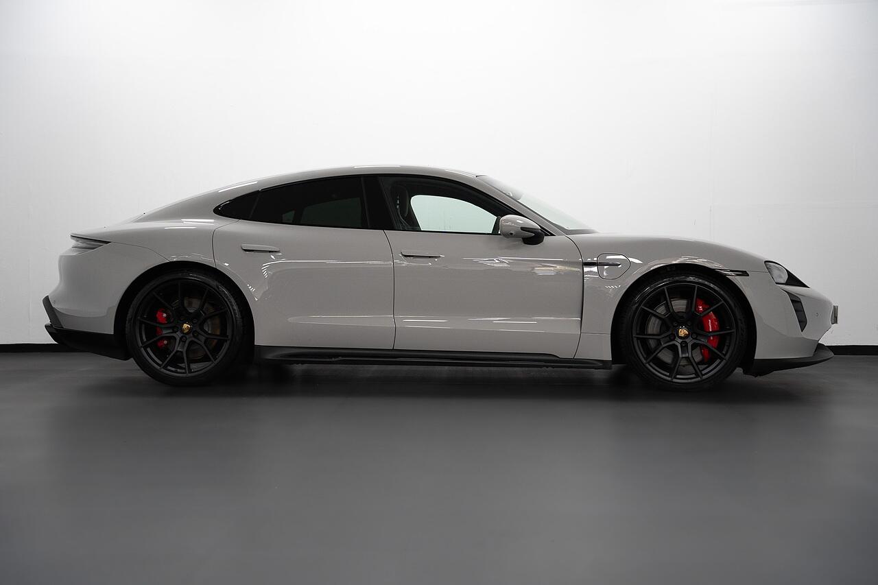 Porsche Taycan view 37