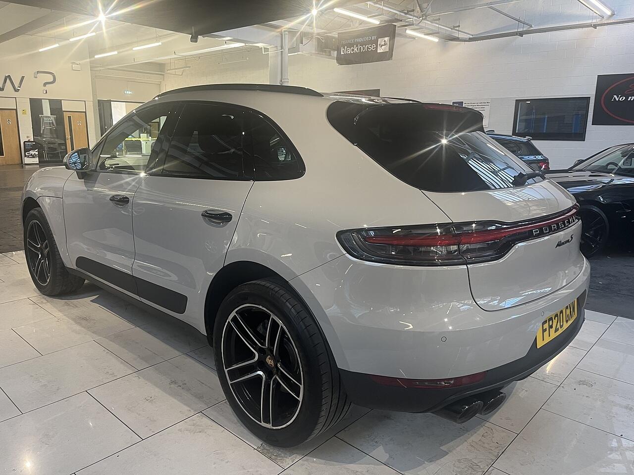 Porsche Macan view 6