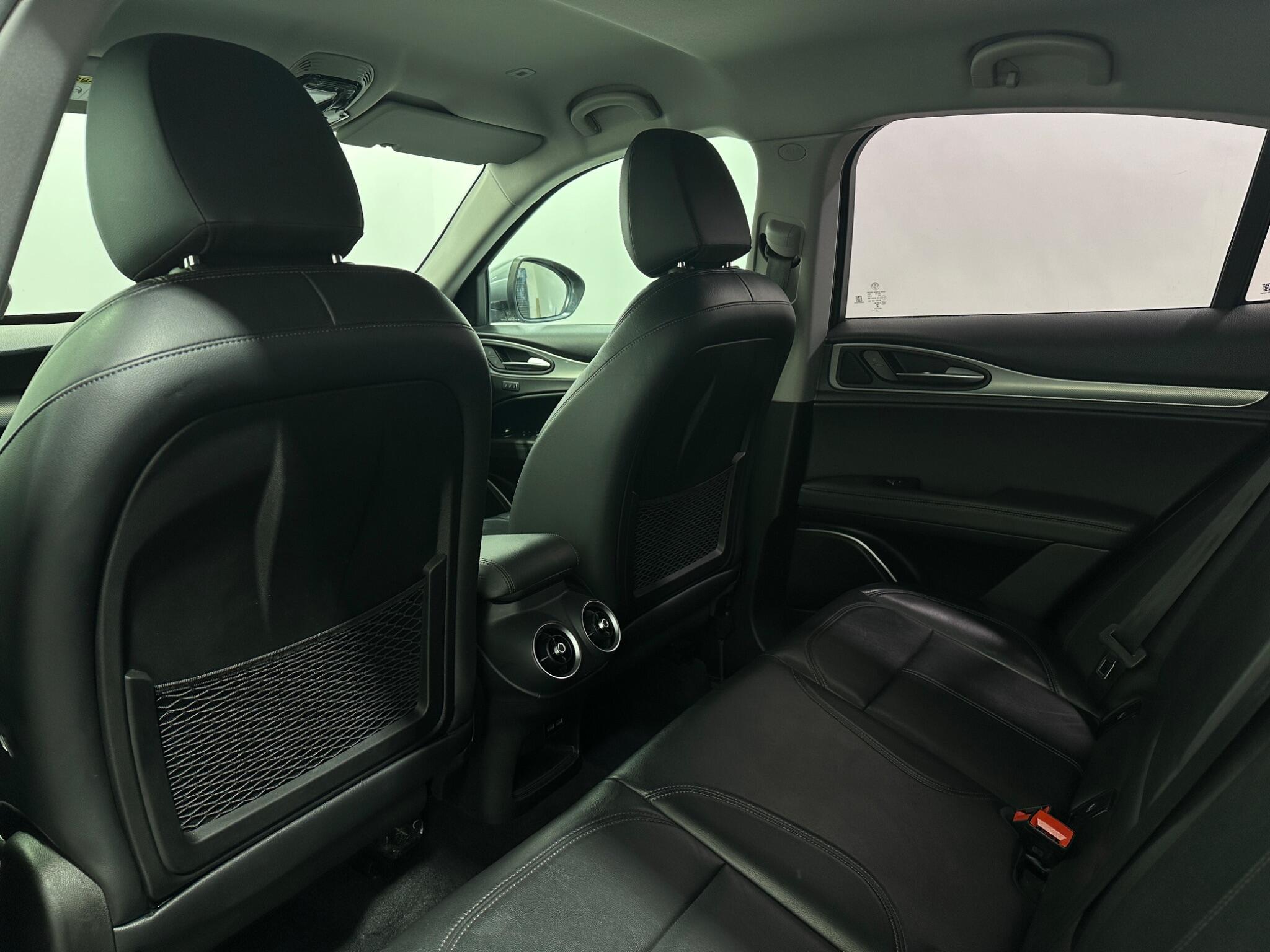 Alfa Romeo Stelvio view 37