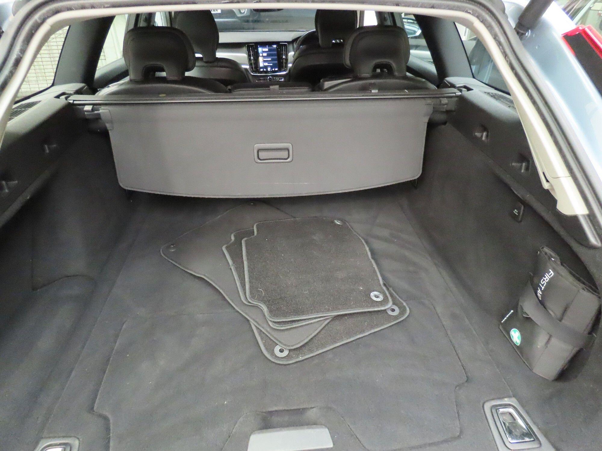 Volvo V90 view 11