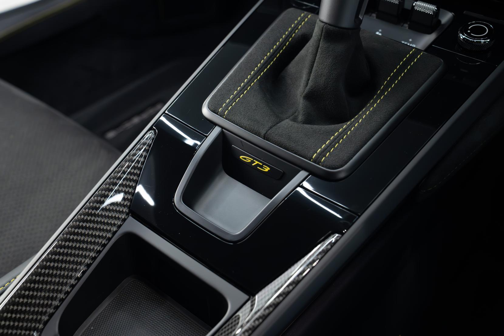 Porsche 911 view 8