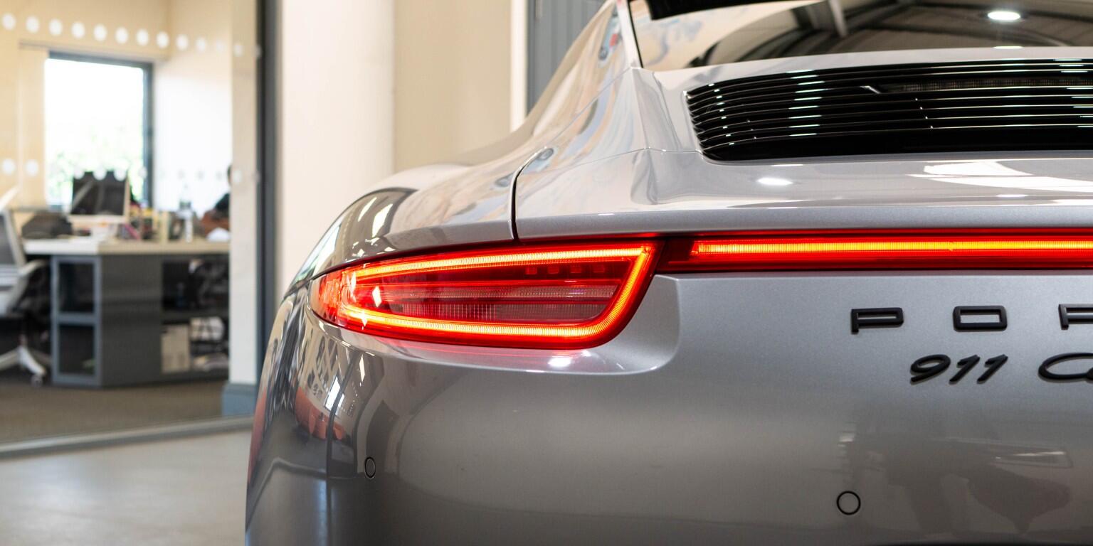 Porsche 911 view 54