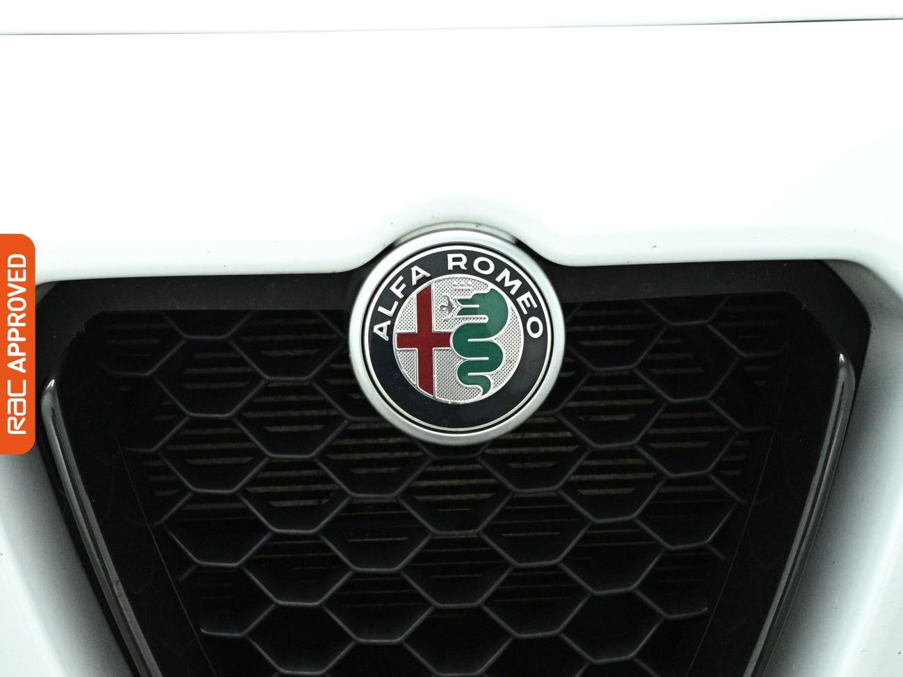 Alfa Romeo Stelvio view 36