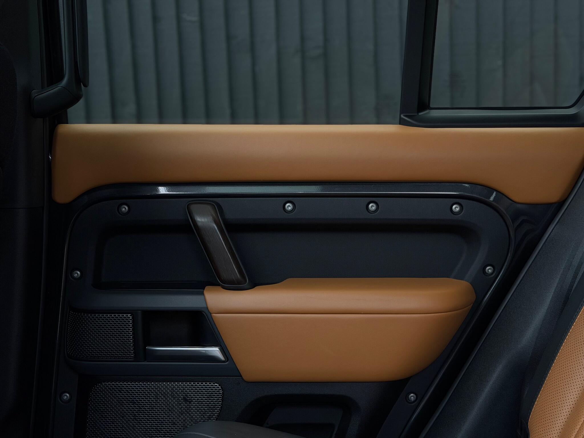 Land Rover Defender view 34