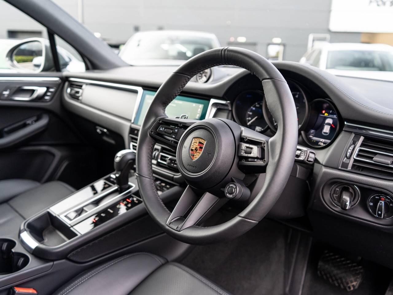 Porsche Macan view 4