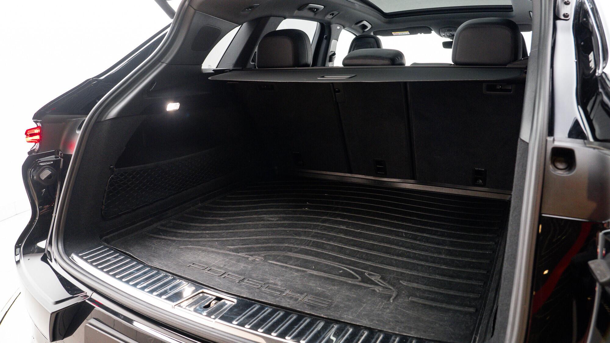 Porsche Cayenne view 54