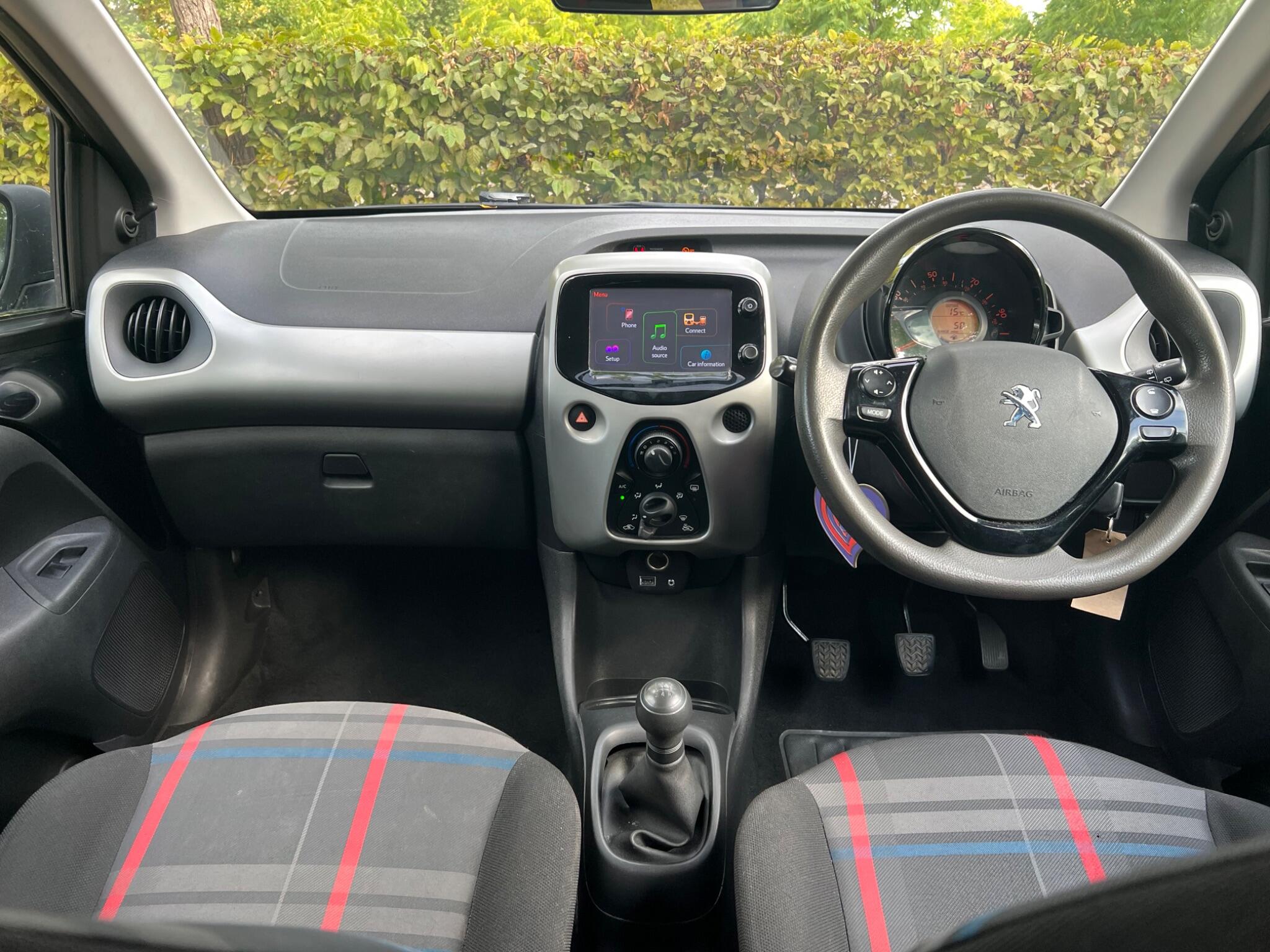 Peugeot 108 view 13