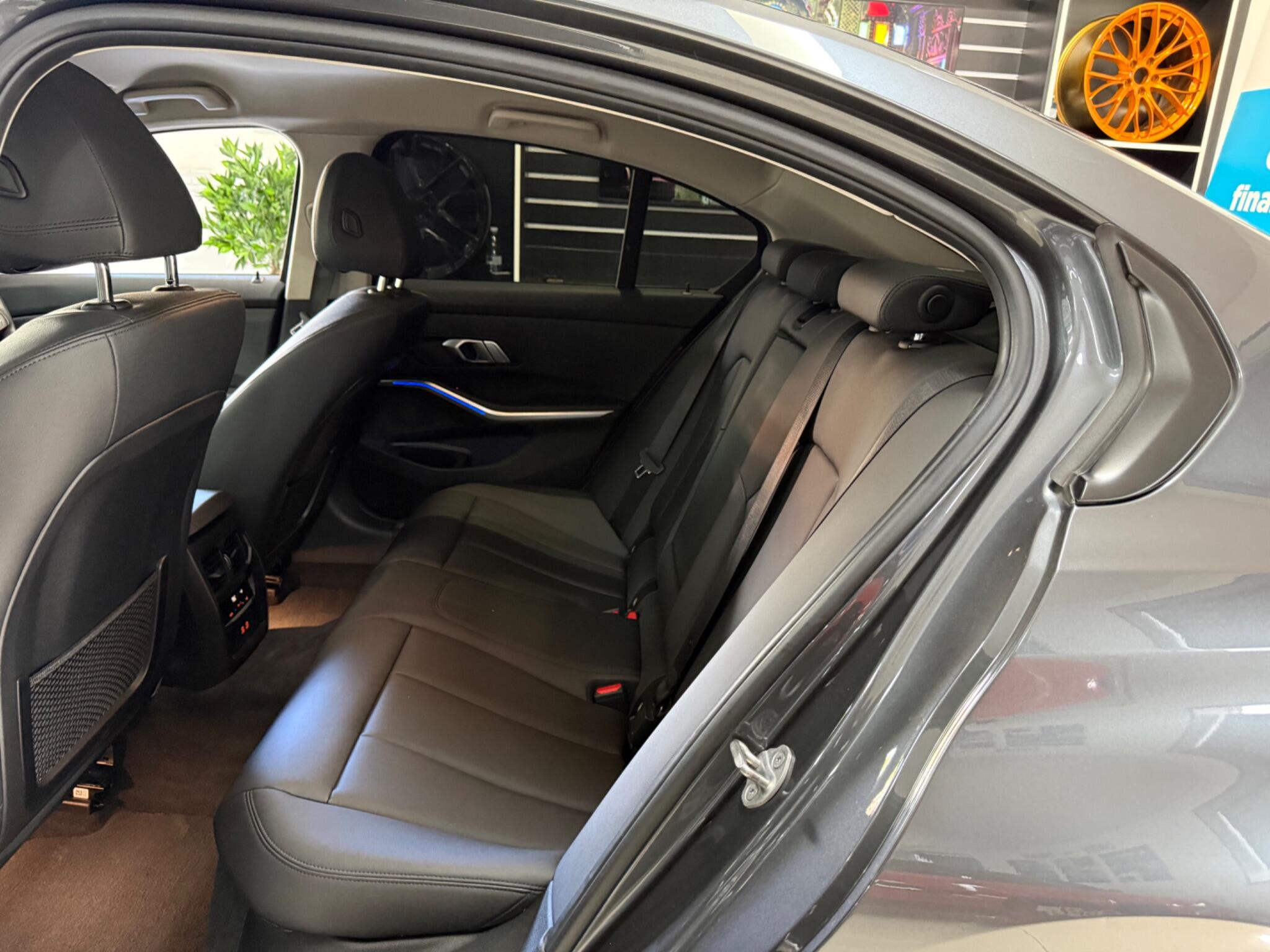 BMW 3 Series view 27