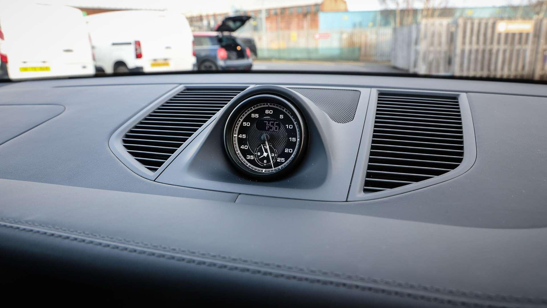 Porsche Macan view 17