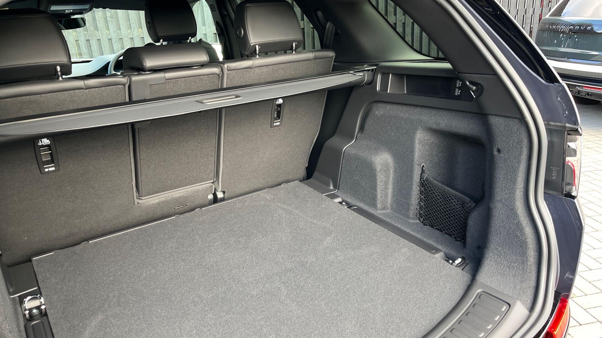 Land Rover Discovery Sport view 28