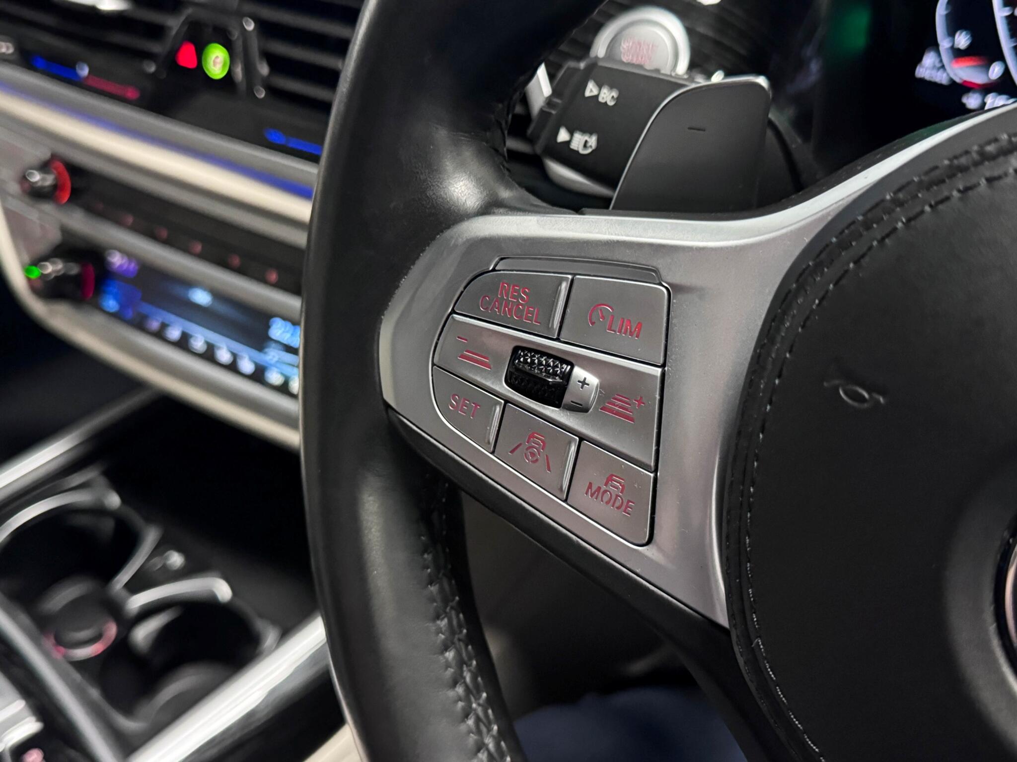 BMW 7 Series view 26