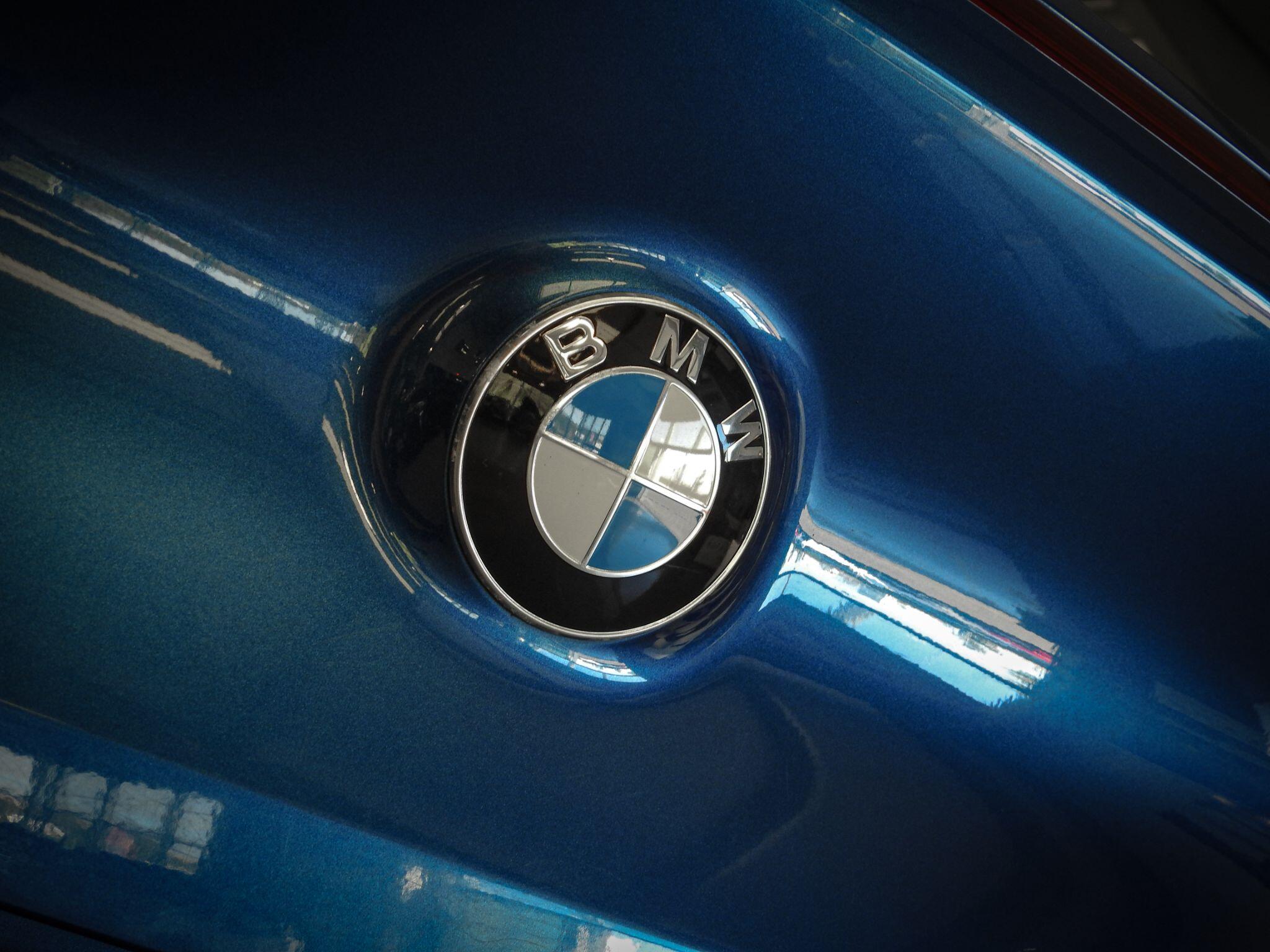 BMW 8 Series view 18