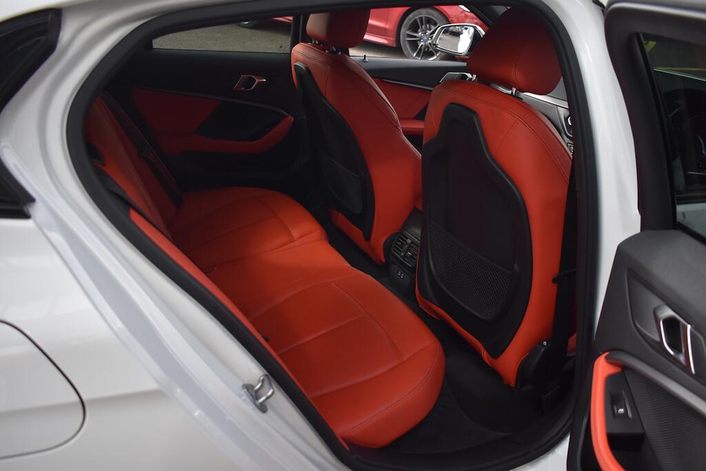 BMW 1 Series view 14