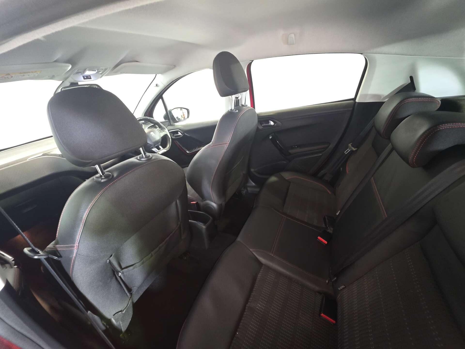 Peugeot 208 view 44