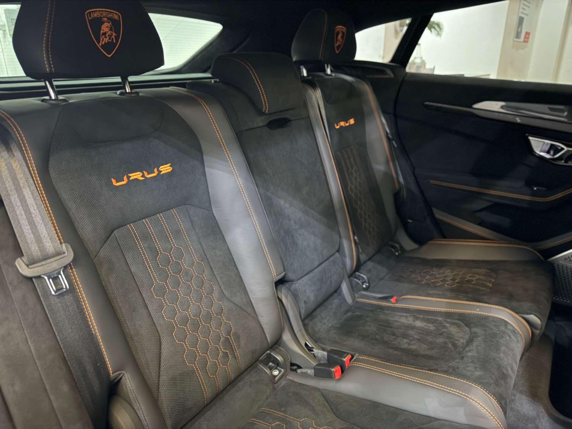 Lamborghini Urus view 78