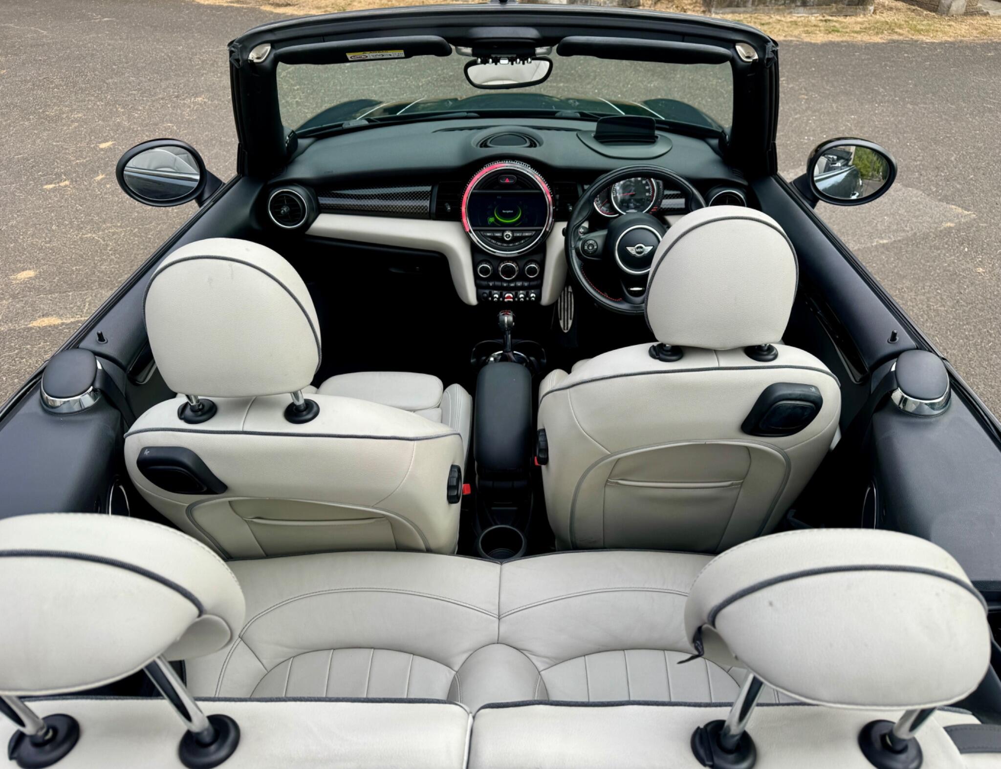 Mini Convertible view 72