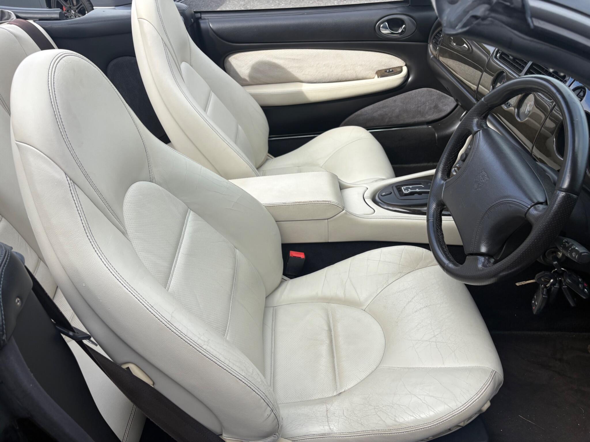 Jaguar XK8 view 22