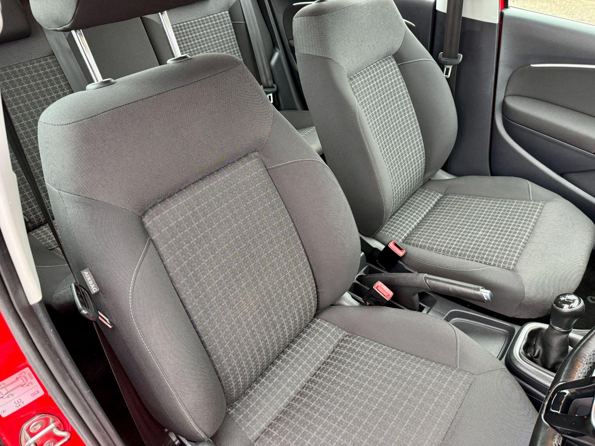 2014 Volkswagen Polo image 18