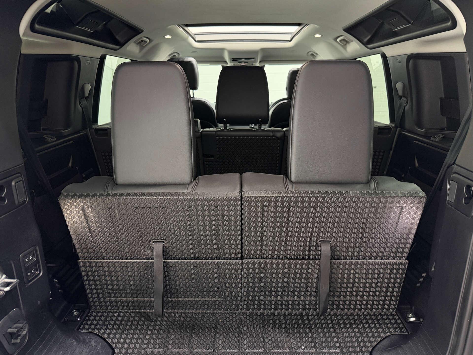 Land Rover Defender view 29
