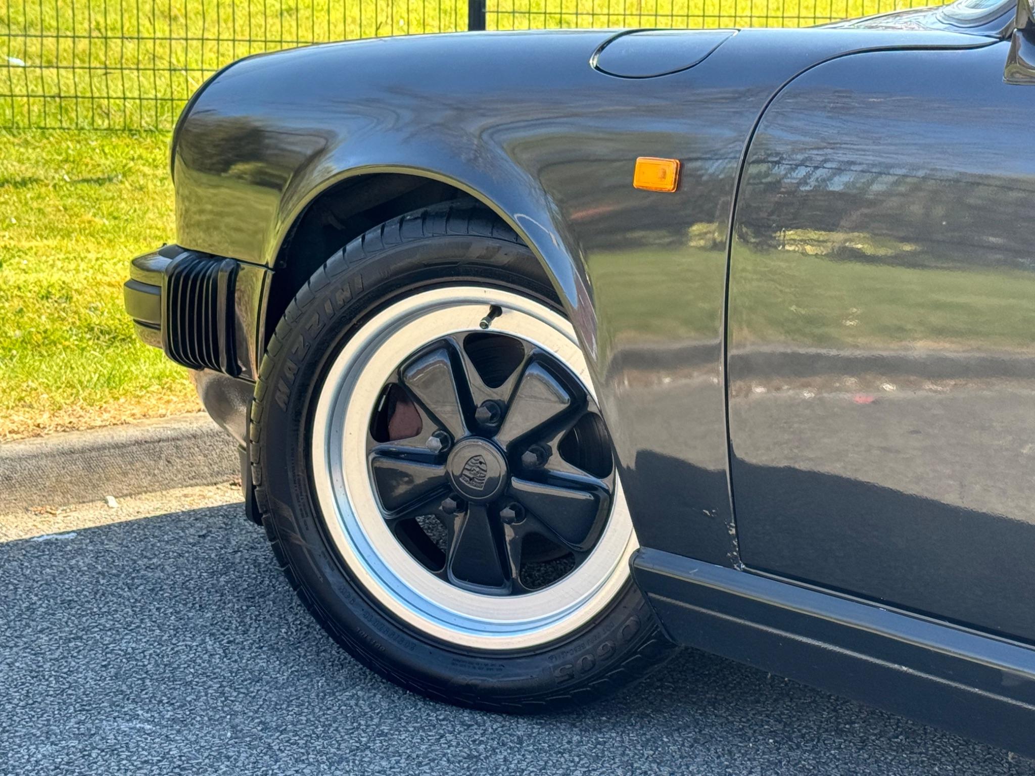 Porsche 911 view 30