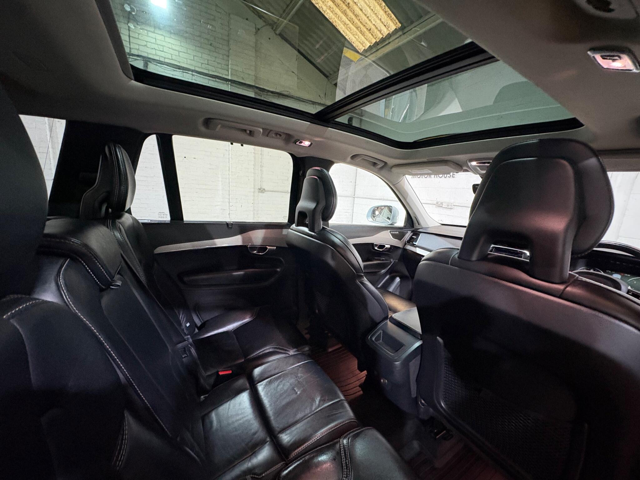 Volvo XC90 view 9